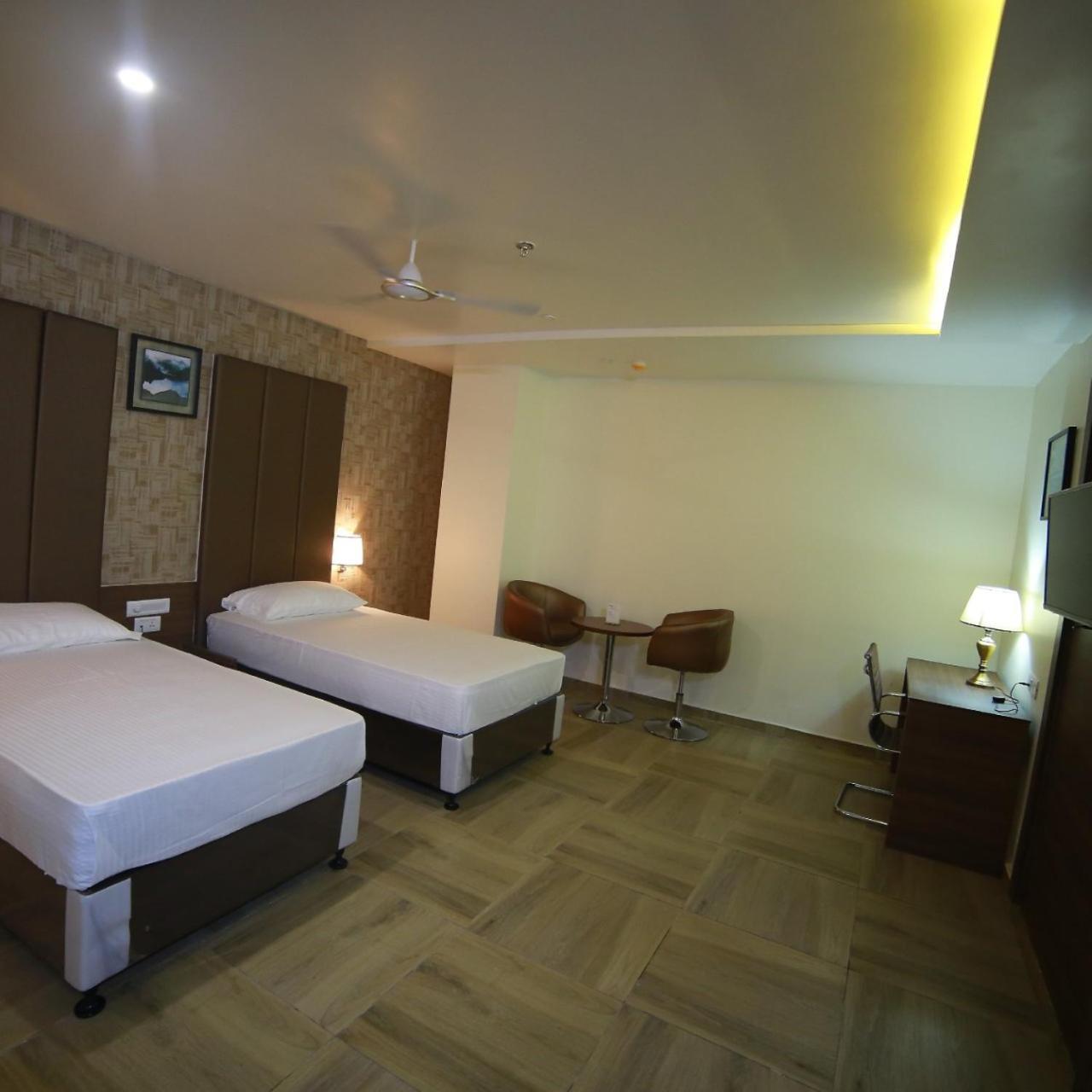 Hotel Svm Grand Medipally Haidarábád Kültér fotó