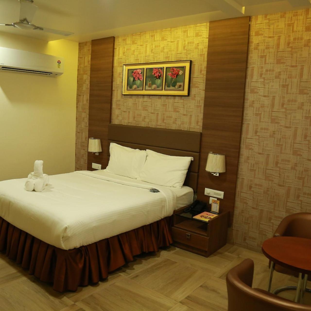 Hotel Svm Grand Medipally Haidarábád Kültér fotó