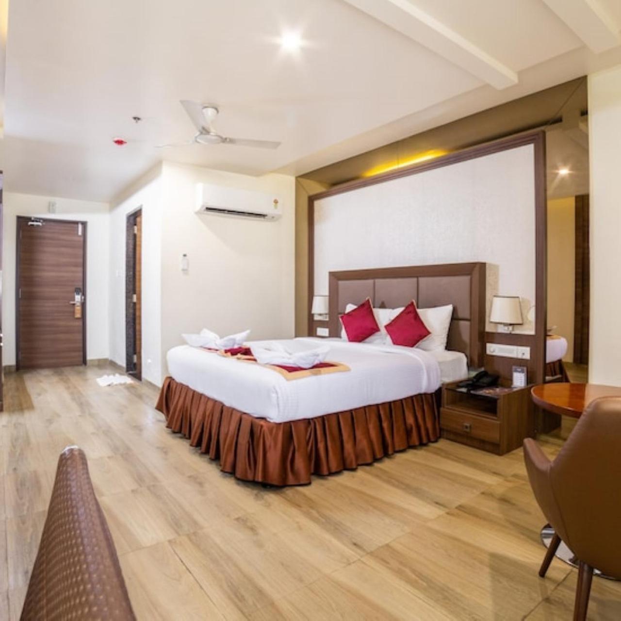 Hotel Svm Grand Medipally Haidarábád Kültér fotó