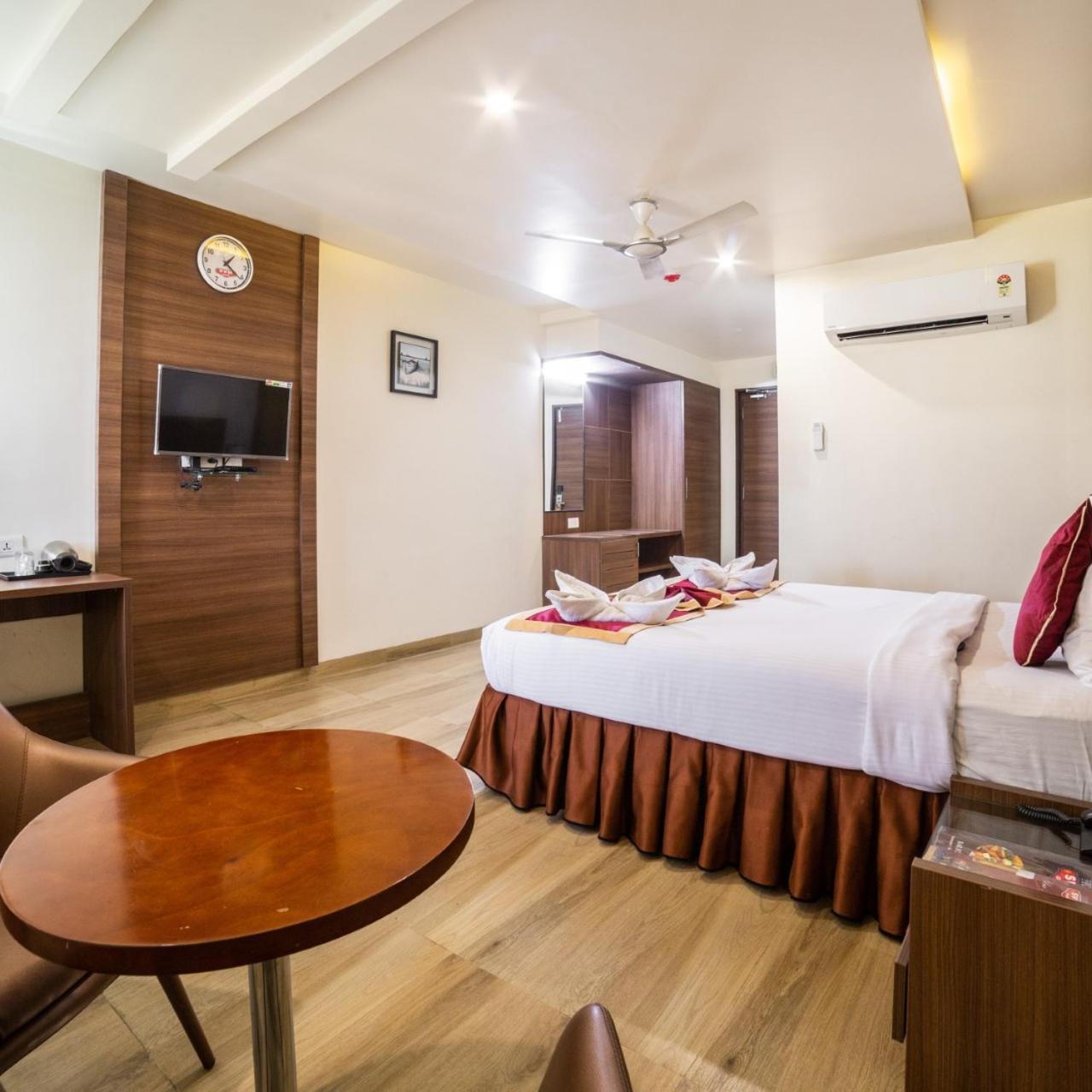 Hotel Svm Grand Medipally Haidarábád Kültér fotó