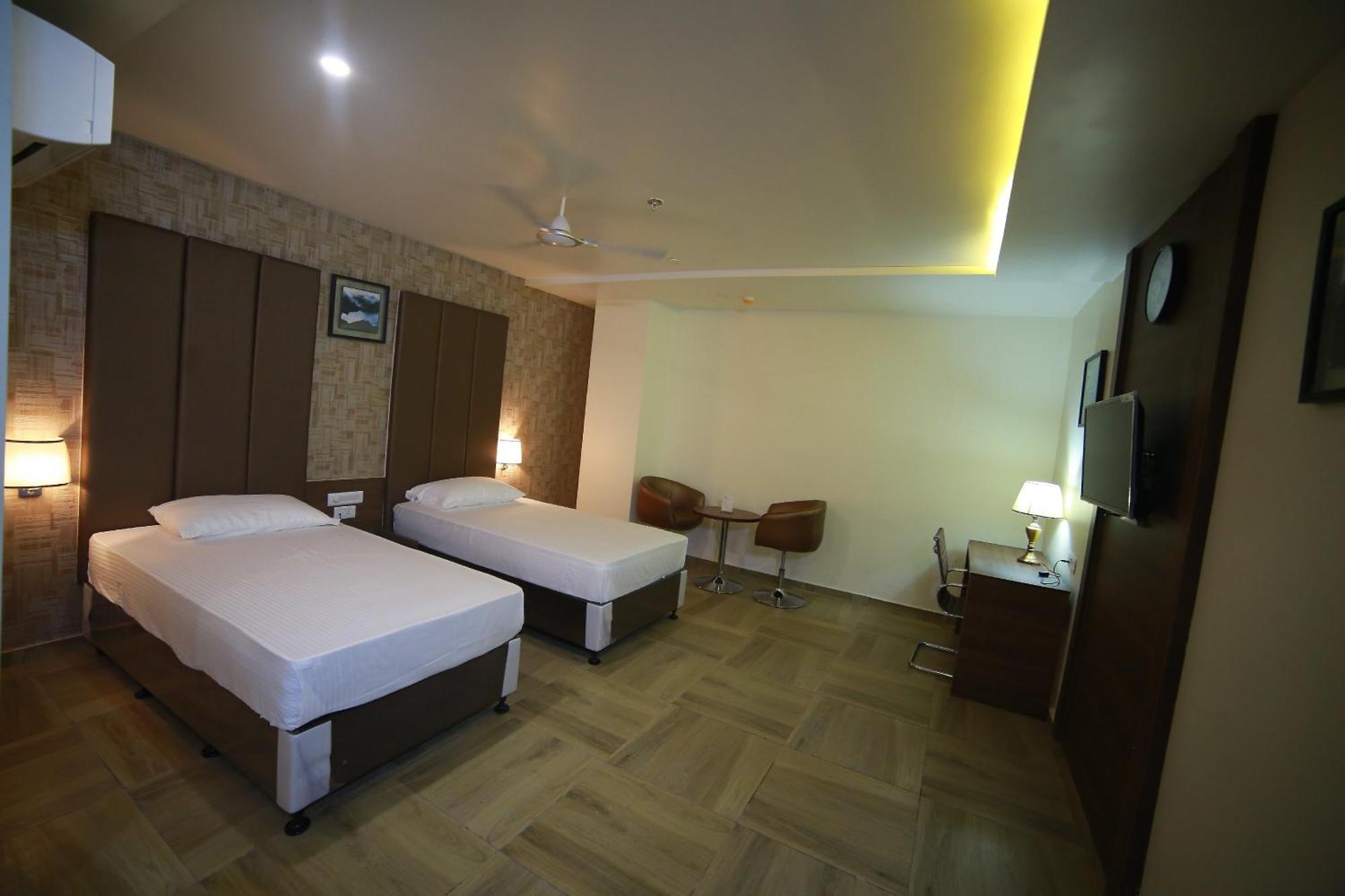 Hotel Svm Grand Medipally Haidarábád Kültér fotó