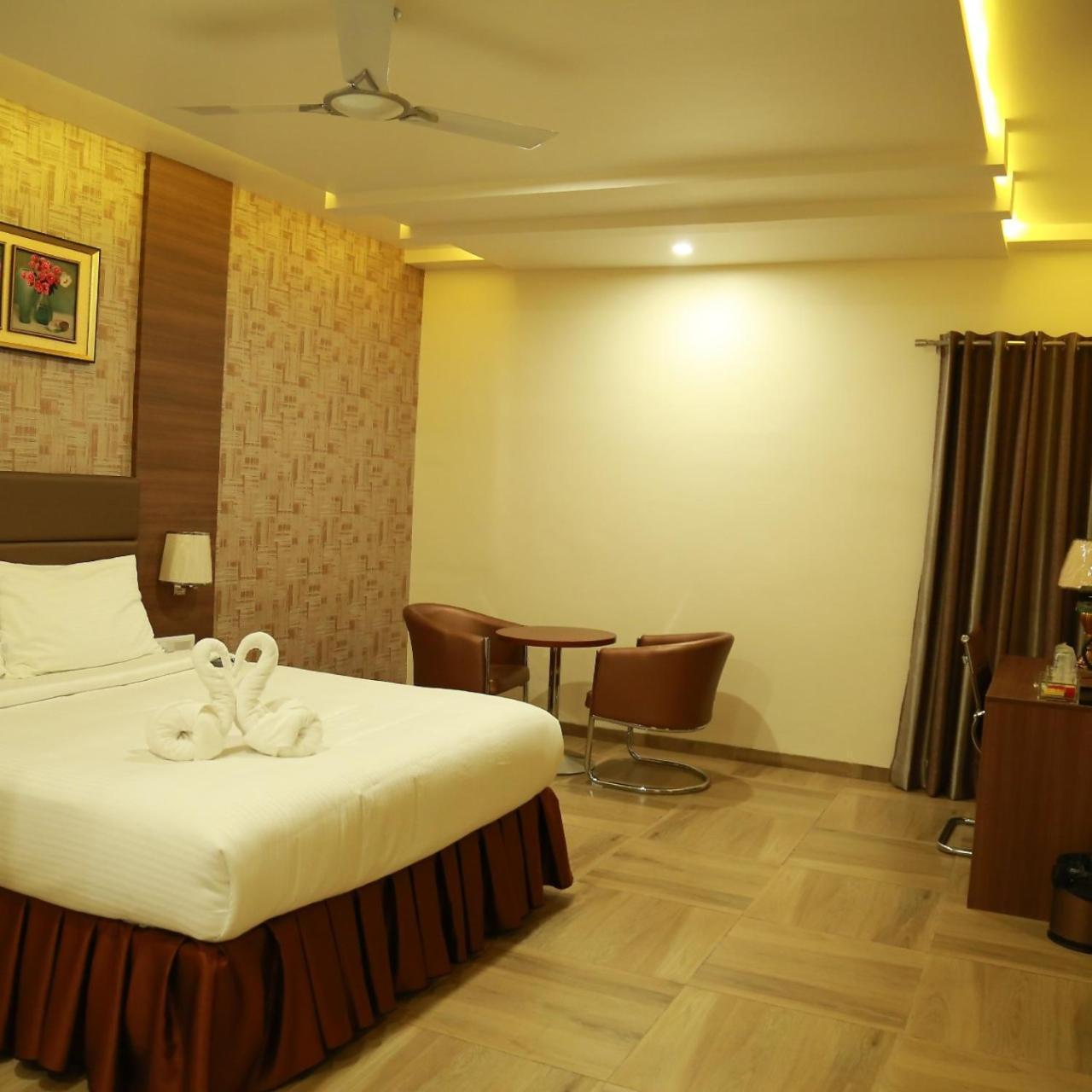 Hotel Svm Grand Medipally Haidarábád Kültér fotó